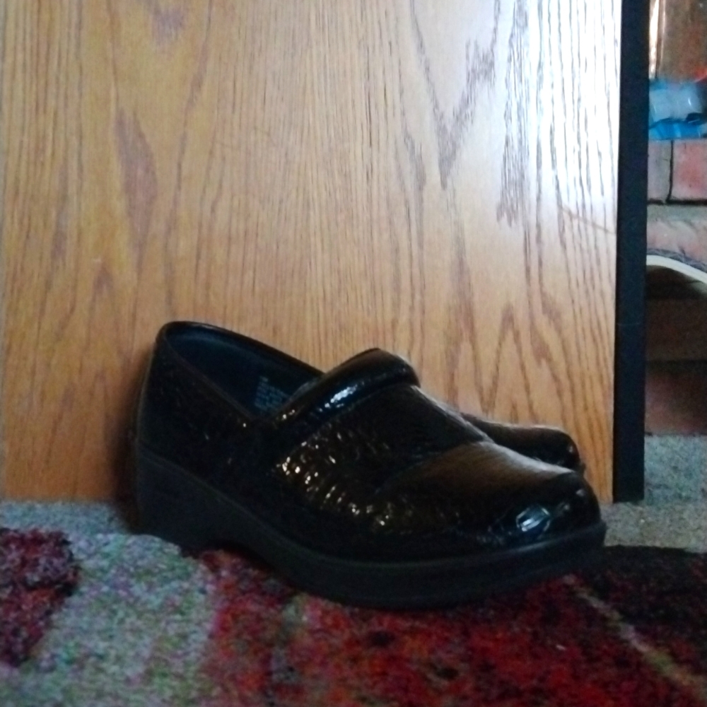 Woman's Faux Snake Shoe